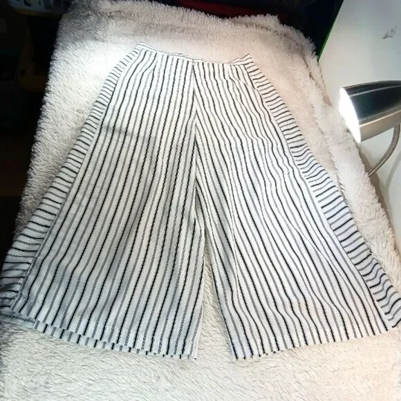 Doe & Rae Wide Leg Cropped Culotte Palazzo Striped Pants Black/White Womans Med - Picture 9 of 11